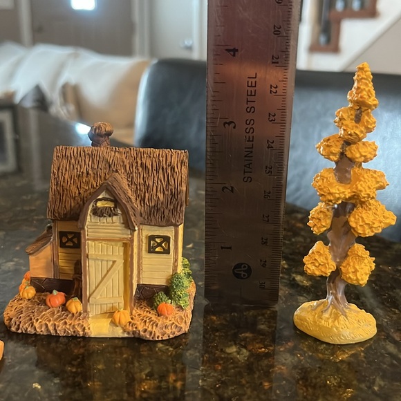 Thanksgiving Village Decor - Picture 11 of 14